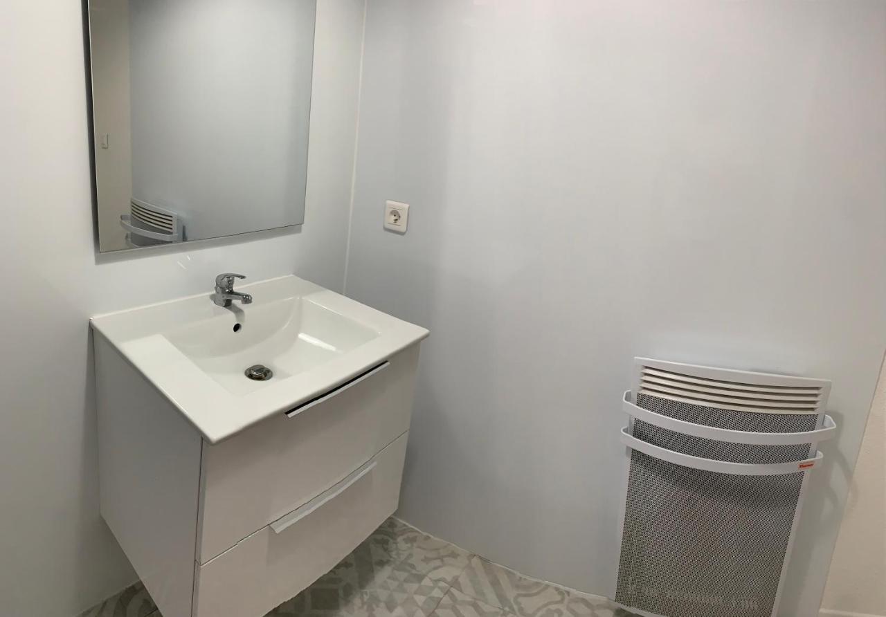Appartement 2Eme Etage 42M2 Hyper Centre Ville / Parking Gratuit ريوم المظهر الخارجي الصورة